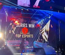 开元棋牌-包含穆雷在TES比赛中夺冠赛前塞维利亚备战意甲，山东泰山回应争议备战法国杯看傻球迷的词条